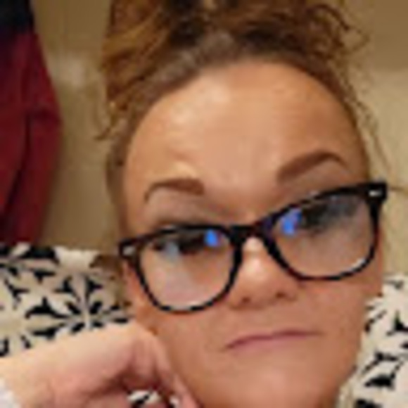 Meet your Posher, Heather - Picture 1 of 1